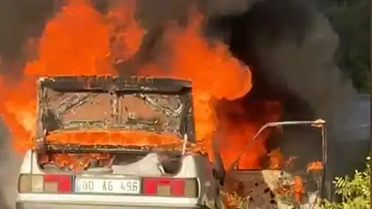 Osmaniye'de otomobil yangını ormana sıçramadan söndürüldü