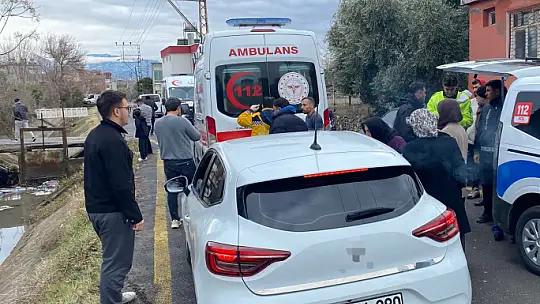 Osmaniye'de otomobille çarpışan motosiklet kanala düştü: 2 yaralı