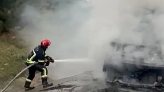 Osmaniye'de tarım işçilerini taşıyan minibüs yandı