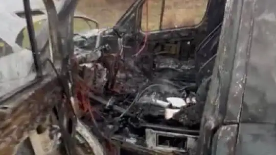 Osmaniye'de tarım işçilerini taşıyan minibüs yandı