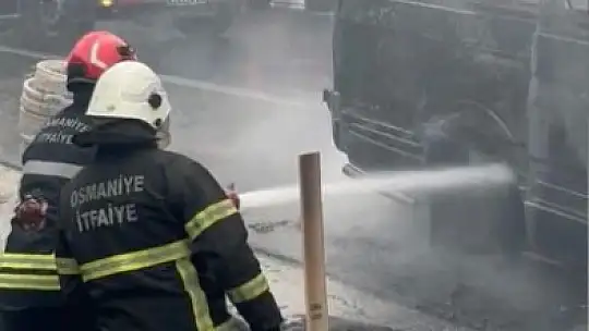 Osmaniye'de tarım işçilerini taşıyan minibüs yandı