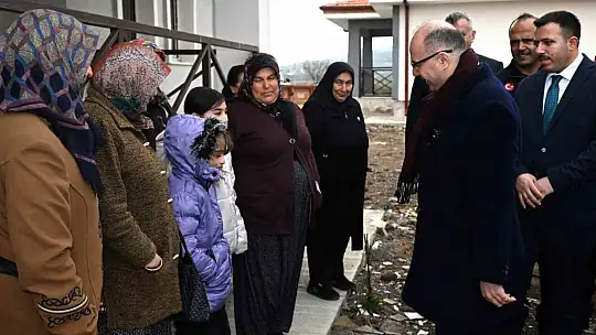 Osmaniye'de yapımı tamamlanan köy evleri hak sahiplerine teslim edildi