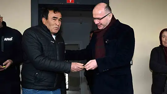 Osmaniye'de yapımı tamamlanan köy evleri hak sahiplerine teslim edildi