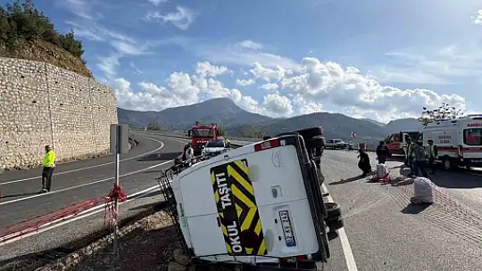 Osmaniye'de yolcu minibüsü şarampole devrildi: 13 Yaralı