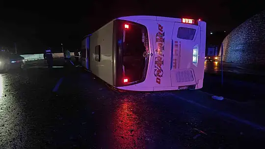 Osmaniye'de yolcu otobüsü devrildi: 3 yaralı