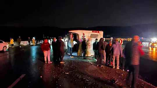 Osmaniye'de yolcu otobüsü devrildi: 3 yaralı
