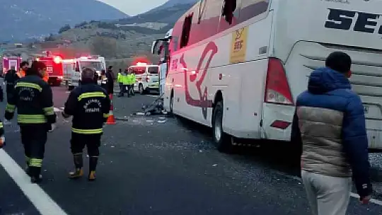 Osmaniye'de yolcu otobüsü tıra çarptı: 6 ölü, 11 yaralı