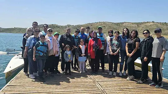 Otizmli çocuklar kürek sporu ile tanıştı