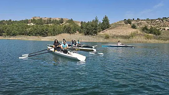 Otizmli çocuklar kürek sporu ile tanıştı
