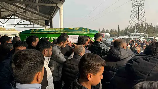 Otobüs kazasında hayatını kaybeden 3 kişi Gaziantep'te son yolculuğuna uğurlandı