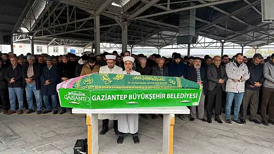 Otobüs kazasında hayatını kaybeden 3 kişi Gaziantep'te son yolculuğuna uğurlandı