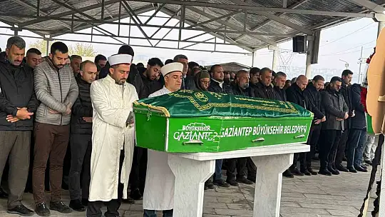 Otobüs kazasında hayatını kaybeden 3 kişi Gaziantep'te son yolculuğuna uğurlandı