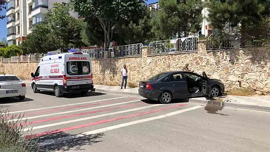 Otomobil duvara çarptı: 1 yaralı