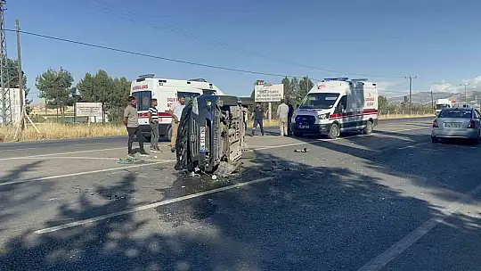 Otomobil ile biçerdöver çarpıştı: 6 yaralı
