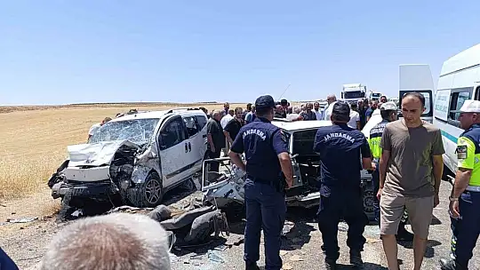 Otomobil ile hafif ticari araç çarpıştı: 4 ölü, 1 yaralı