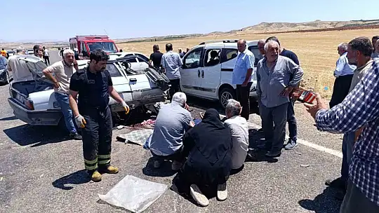 Otomobil ile hafif ticari araç çarpıştı: 4 ölü, 1 yaralı
