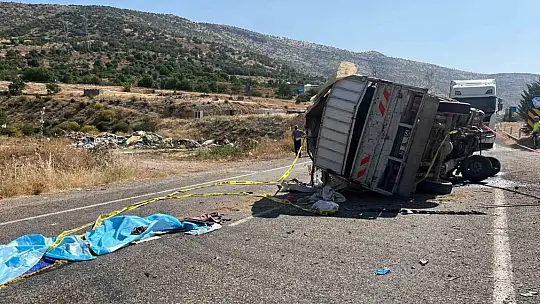 Otomobil ile kamyonet çarpıştı: 1 ölü, 4 yaralı