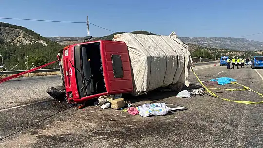 Otomobil ile kamyonet çarpıştı: 1 ölü, 4 yaralı