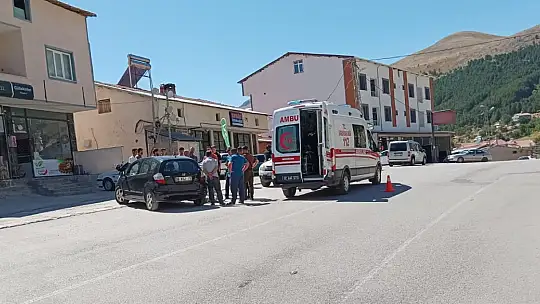 Otomobil ile motosiklet çarpıştı: 2 yaralı