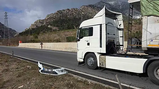 Otomobil ile tır çarpıştı