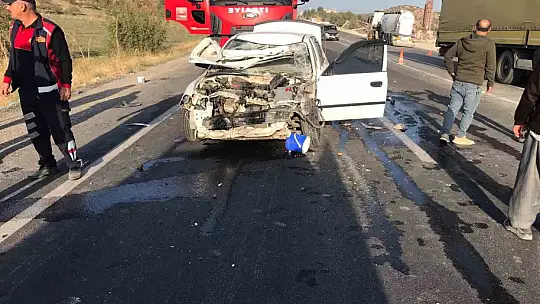 Otomobil ile traktör çarpıştı: 4 yaralı