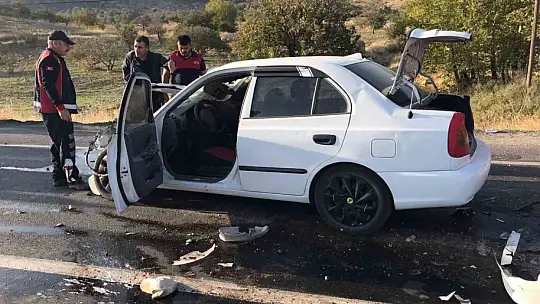 Otomobil ile traktör çarpıştı: 4 yaralı