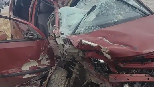 Otomobil, kamyonla çarpıştı 14 yaşındaki sürücü hayatını kaybetti