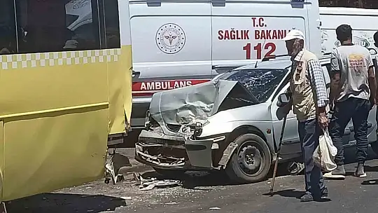 Otomobil otobüse çarptı: 2 yaralı