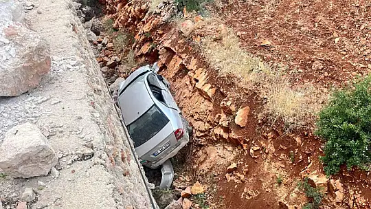 Otomobil şarampole yuvarlandı: 1 yaralı
