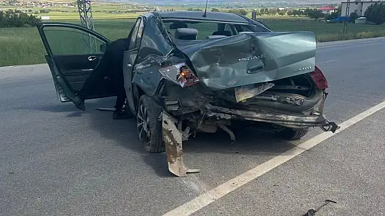 Otomobiller çarpıştı: 6 yaralı