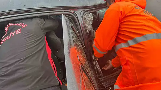 Otomobillerin hurdaya döndüğü kazada doktor öldü, 2 kişi de ağır yaralandı