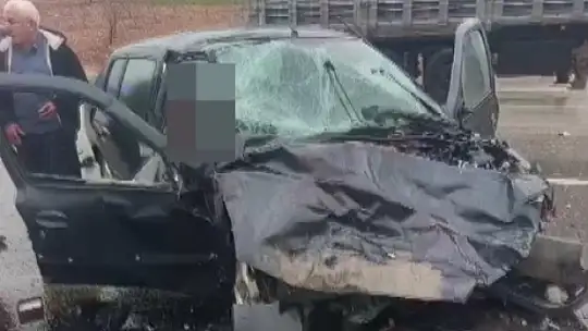 Otomobillerin hurdaya döndüğü kazada doktor öldü, 2 kişi de ağır yaralandı