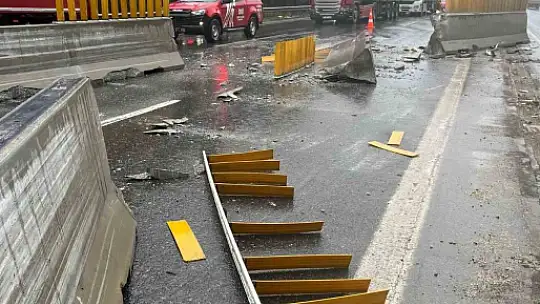 Otoyolda tır bariyerlere çarpıp şarampole yuvarlandı: 2 yaralı