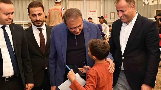 Özel özel ihtiyaç sahibi çocuklara atla terapi