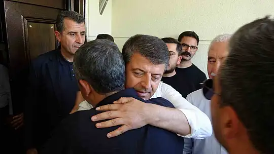 Özgür Özel'den Abdurrahman Tutdere'ye destek ziyareti