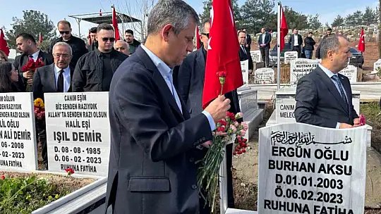 Özgür Özel Osmaniye'de depremzedelerle bir araya geldi