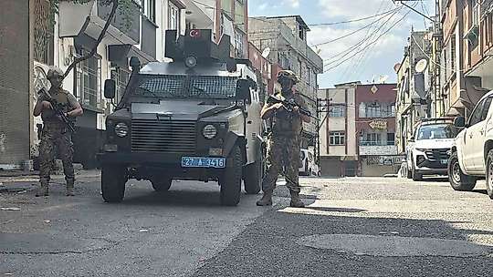 Polise mukavemet gösteren şahıs özel harekat operasyonu ile yakalandı