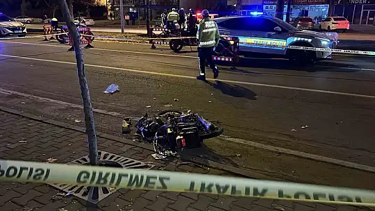 Polisten kaçan motosikletli, park halindeki kamyonete çarptı: 1 ölü 1 yaralı
