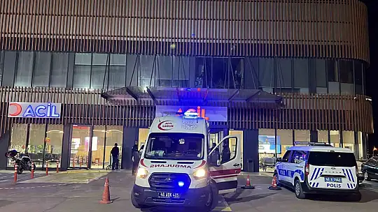 Polisten kaçan motosikletli, park halindeki kamyonete çarptı: 1 ölü 1 yaralı