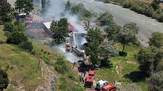 Hayvan çiftliğinde çıkan yangın paniğe neden oldu