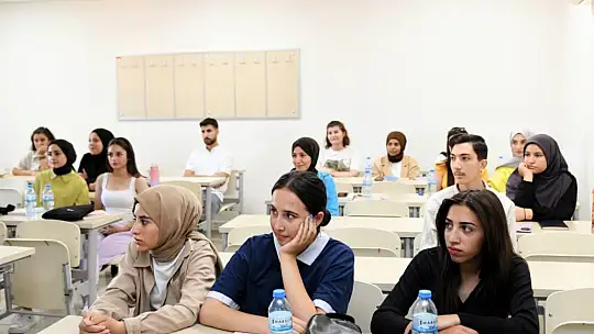 Rektör Keleş, gastronomi ve mutfak sanatları bölümü öğrencilerini ziyaret etti