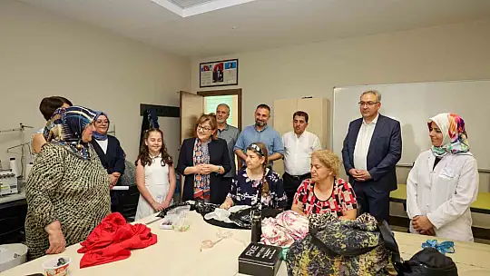 Şahin, GASMEK'te eğitim alan öğrencilerin yeteneklerini ilgiyle izledi