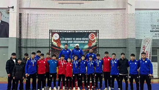 Şahinbey Belediye Spor, U17 güreşte grup şampiyonu