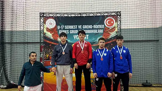 Şahinbey Belediye Spor, U17 güreşte grup şampiyonu