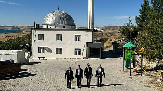 Samsat Kaymakamı köylerde vatandaşlarla bir araya geliyor