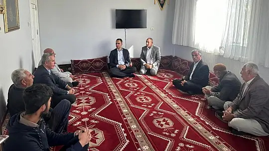 Samsat Kaymakamı köylerde vatandaşlarla bir araya geliyor