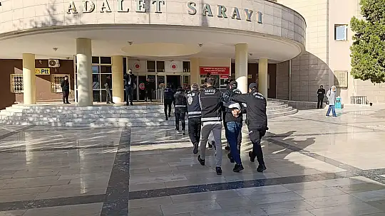 Şanlıurfa'da 1 kişinin öldüğü silahlı kavganın şüphelileri adliyeye sevk edildi