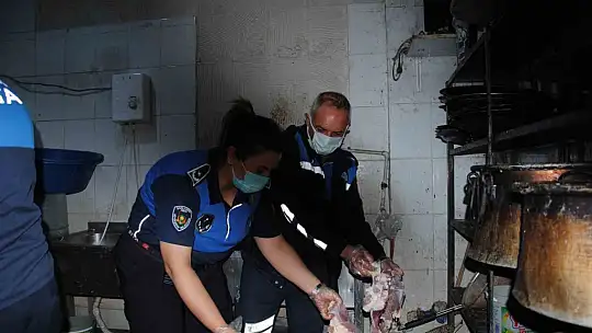 Şanlıurfa'da 1 ton bozuk et ele geçirdi