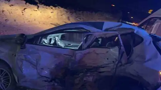 Şanlıurfa'da 2 otomobil çarpıştı: 1 ölü, 4 yaralı