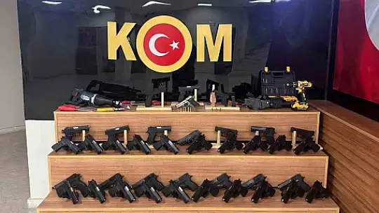 Şanlıurfa'da 37 tabanca ve çok sayıda silah parçası ele geçirildi